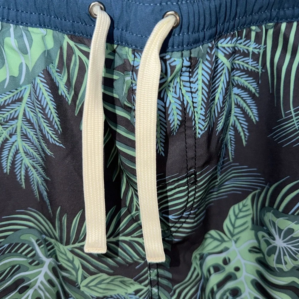 Fair Harbor tropical leaf